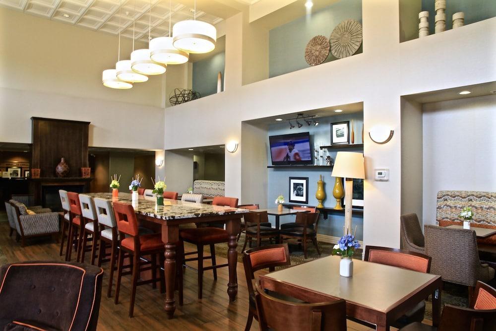 Hampton Inn & Suites Edmonton/West Екстериор снимка
