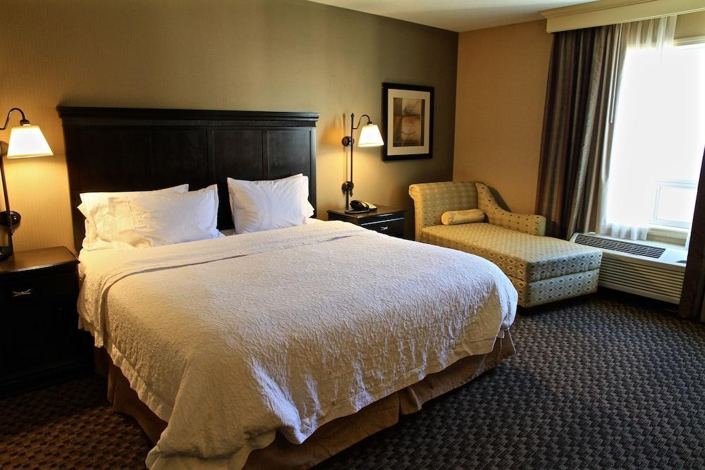 Hampton Inn & Suites Edmonton/West Екстериор снимка