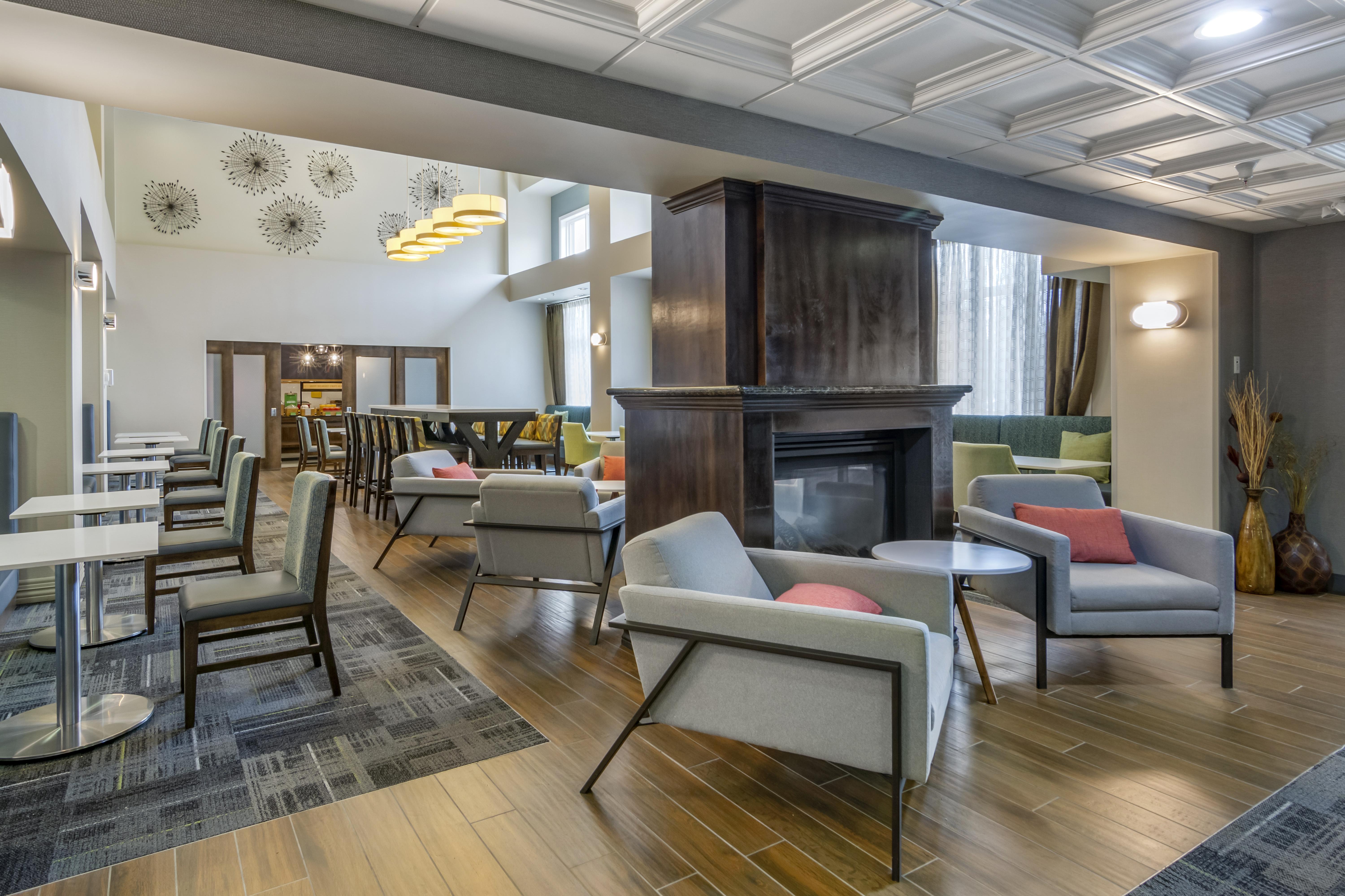 Hampton Inn & Suites Edmonton/West Екстериор снимка