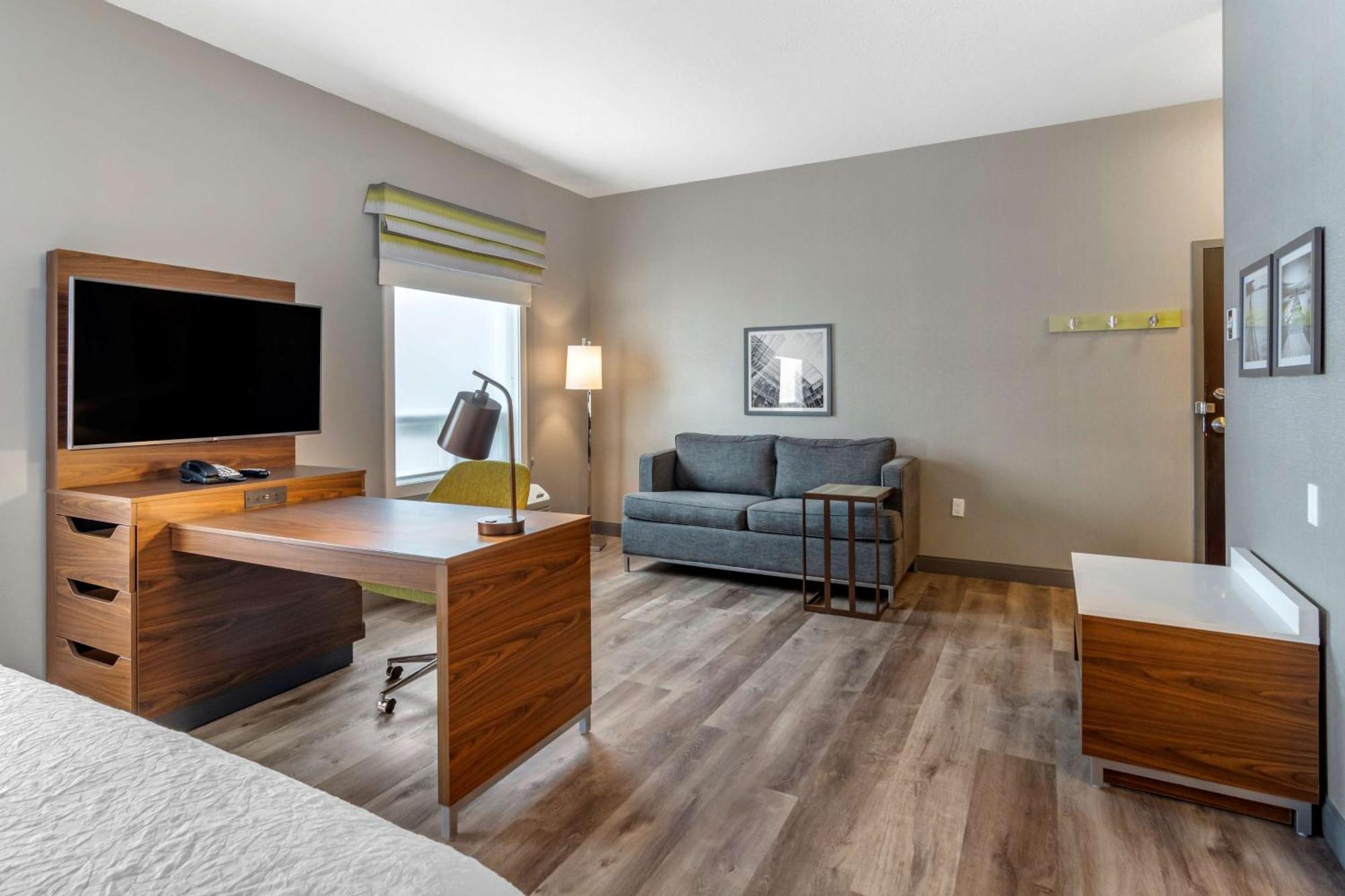 Hampton Inn & Suites Edmonton/West Екстериор снимка