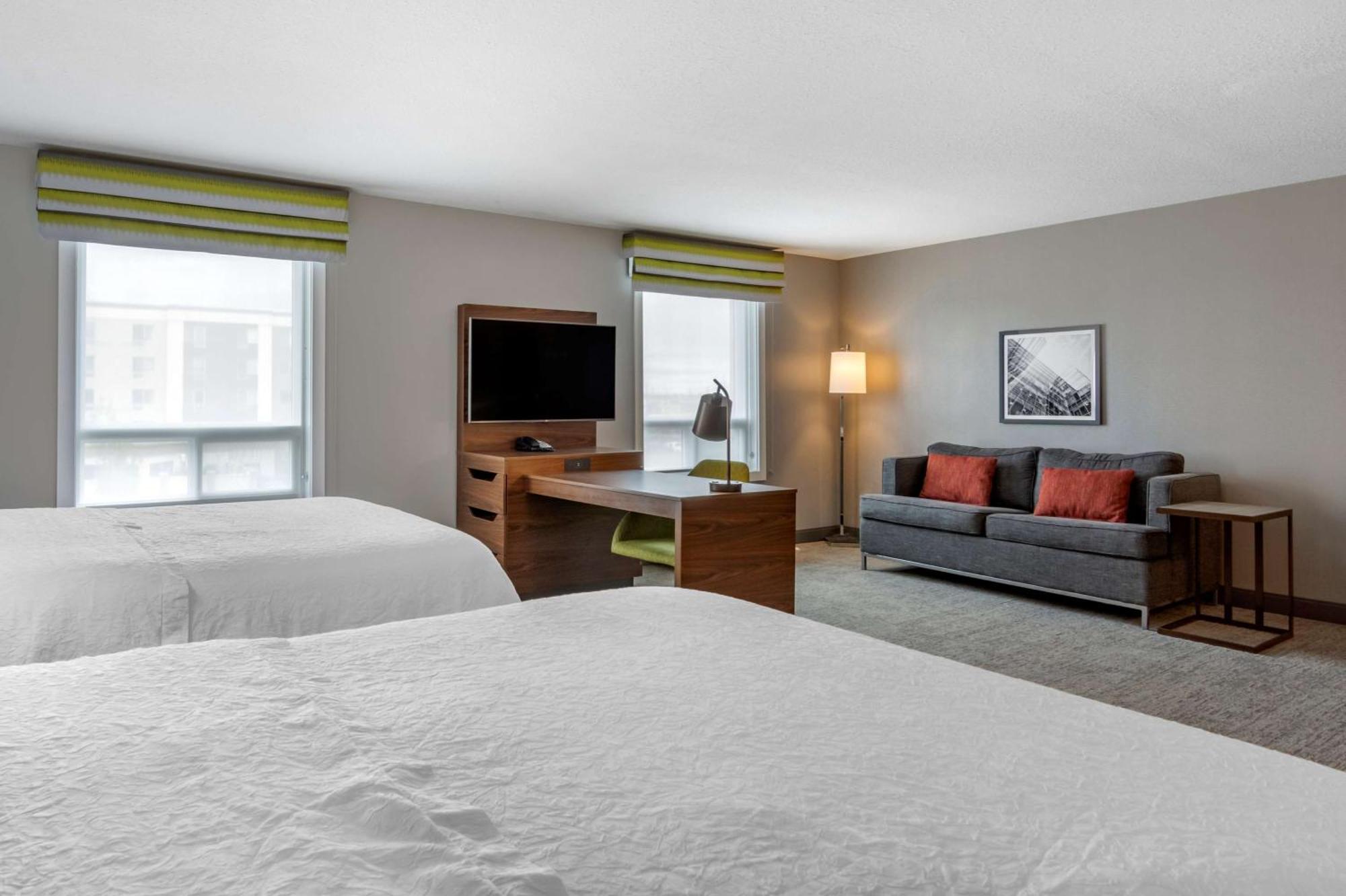 Hampton Inn & Suites Edmonton/West Екстериор снимка