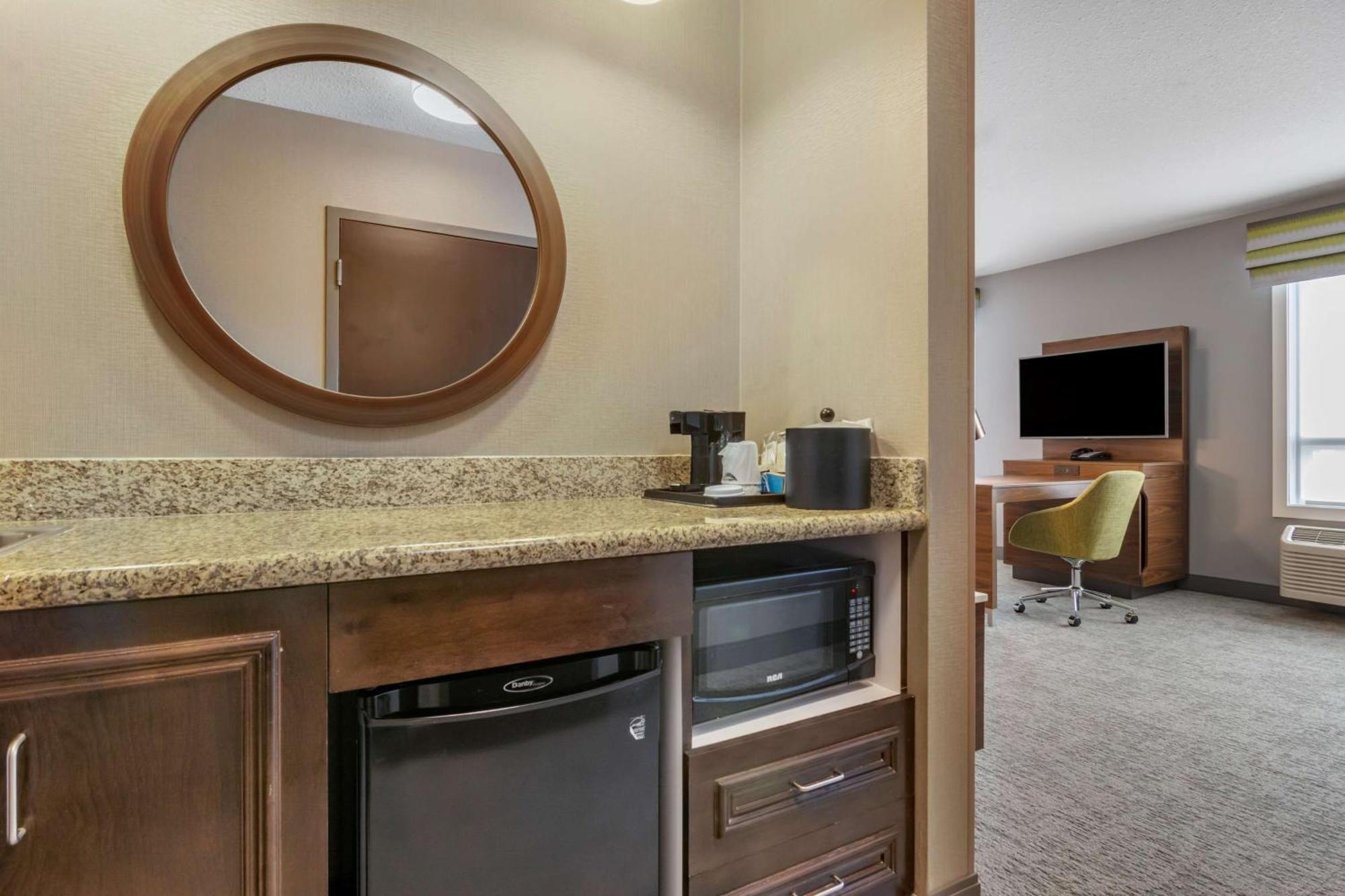 Hampton Inn & Suites Edmonton/West Екстериор снимка