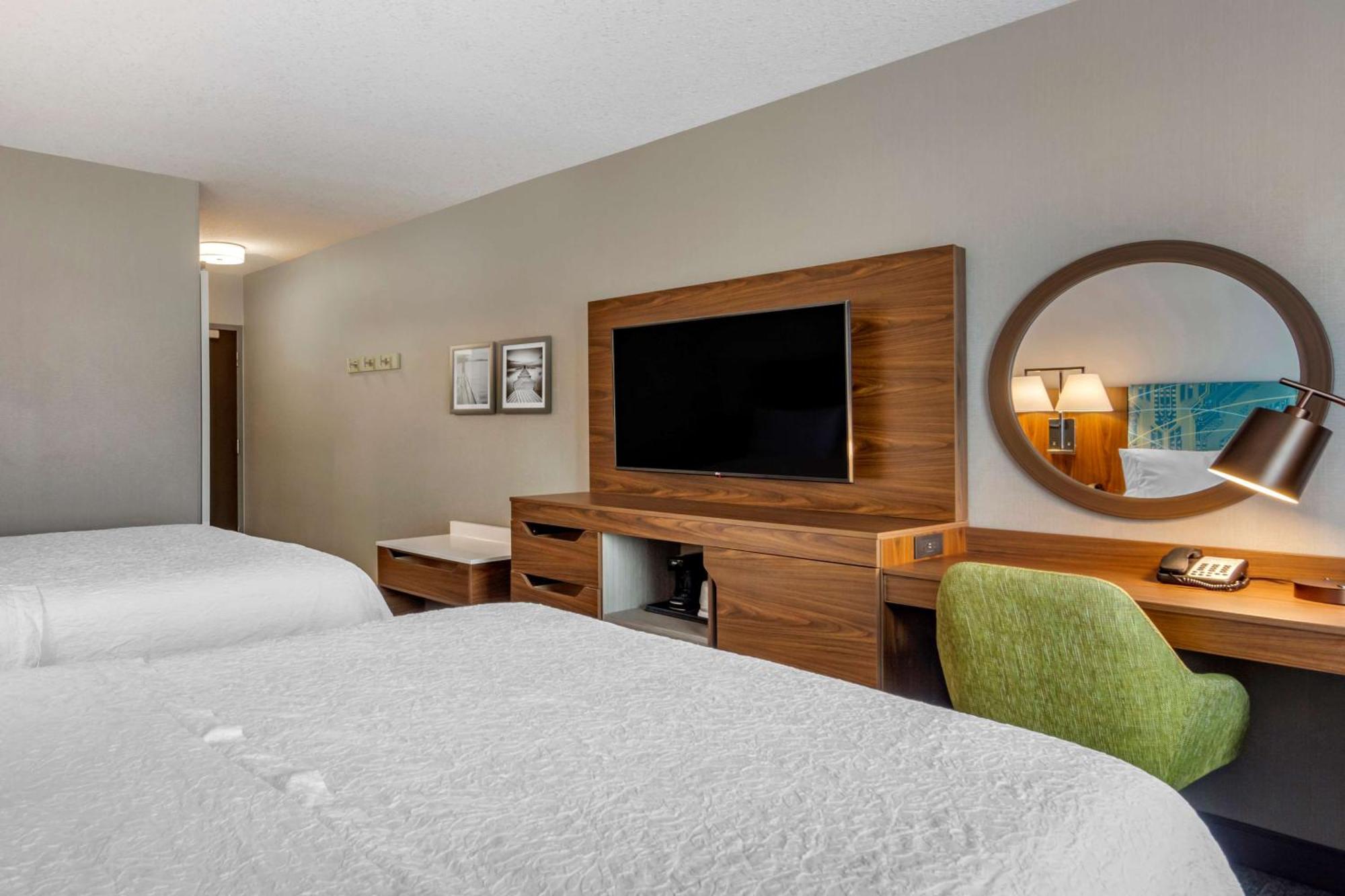 Hampton Inn & Suites Edmonton/West Екстериор снимка