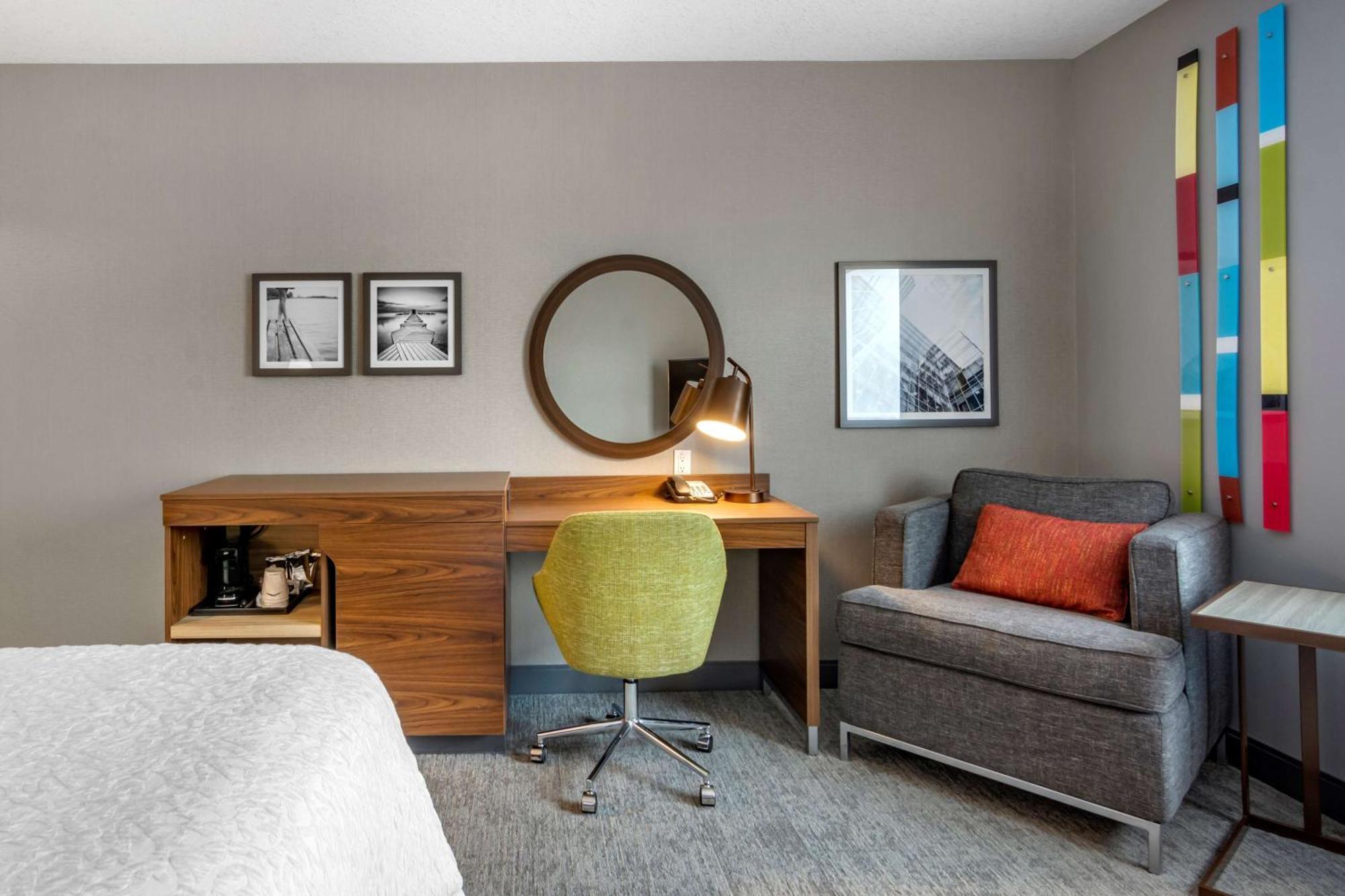 Hampton Inn & Suites Edmonton/West Екстериор снимка