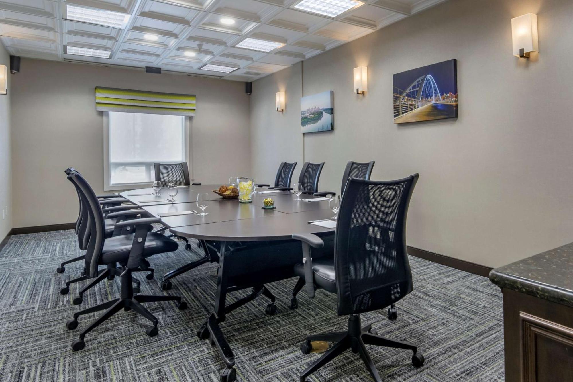Hampton Inn & Suites Edmonton/West Екстериор снимка