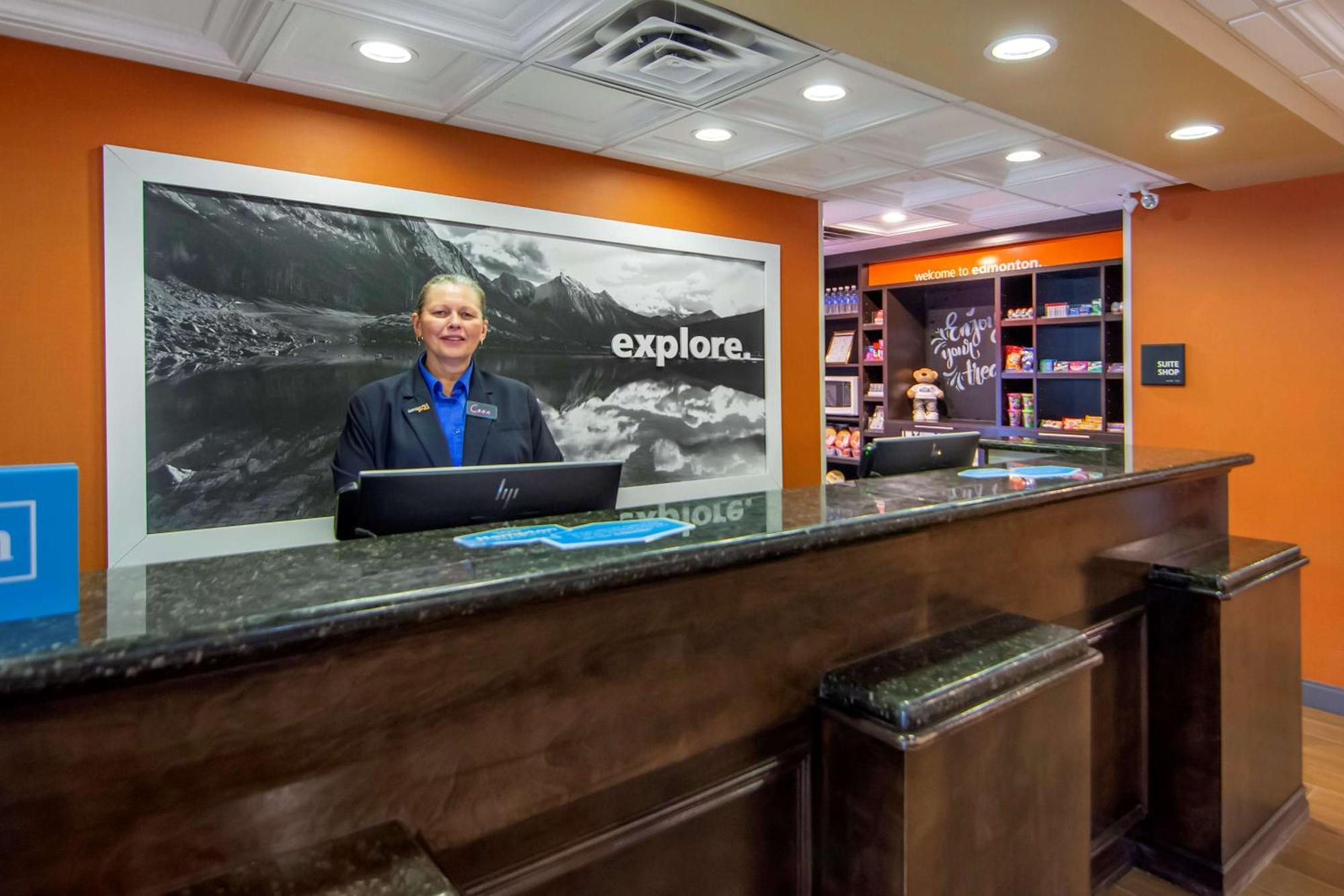 Hampton Inn & Suites Edmonton/West Екстериор снимка