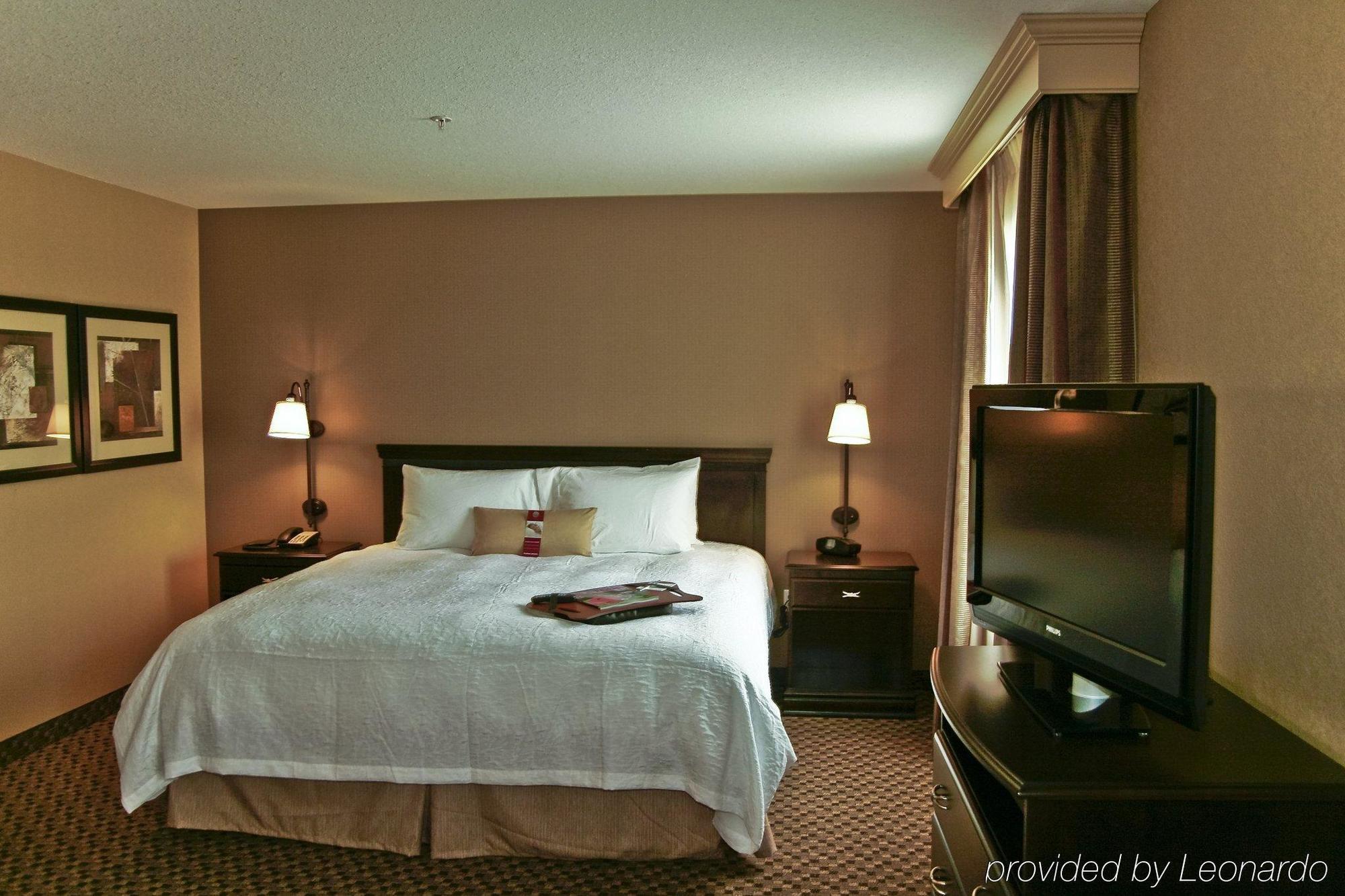 Hampton Inn & Suites Edmonton/West Стая снимка