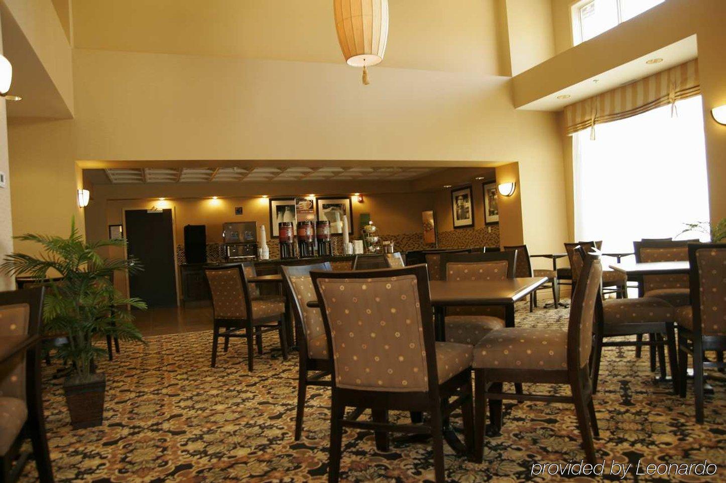 Hampton Inn & Suites Edmonton/West Екстериор снимка