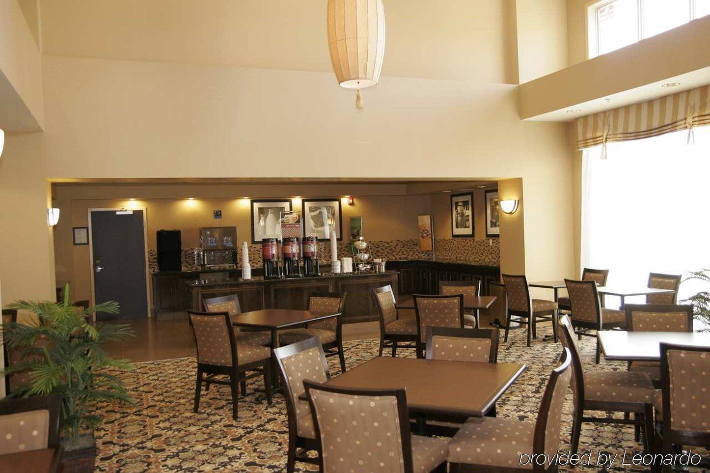 Hampton Inn & Suites Edmonton/West Ресторант снимка