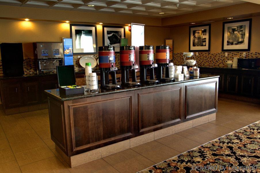 Hampton Inn & Suites Edmonton/West Ресторант снимка
