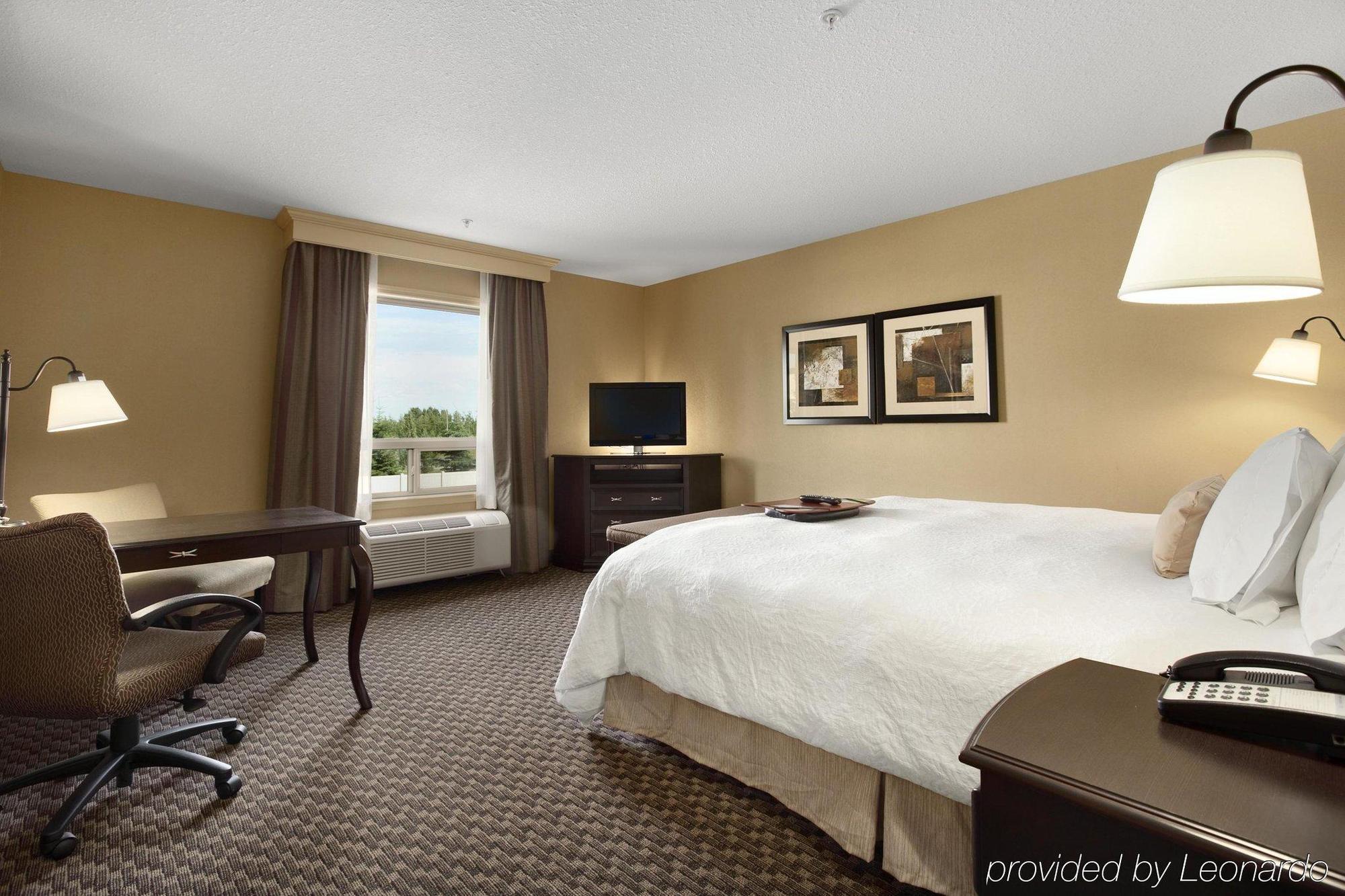 Hampton Inn & Suites Edmonton/West Екстериор снимка