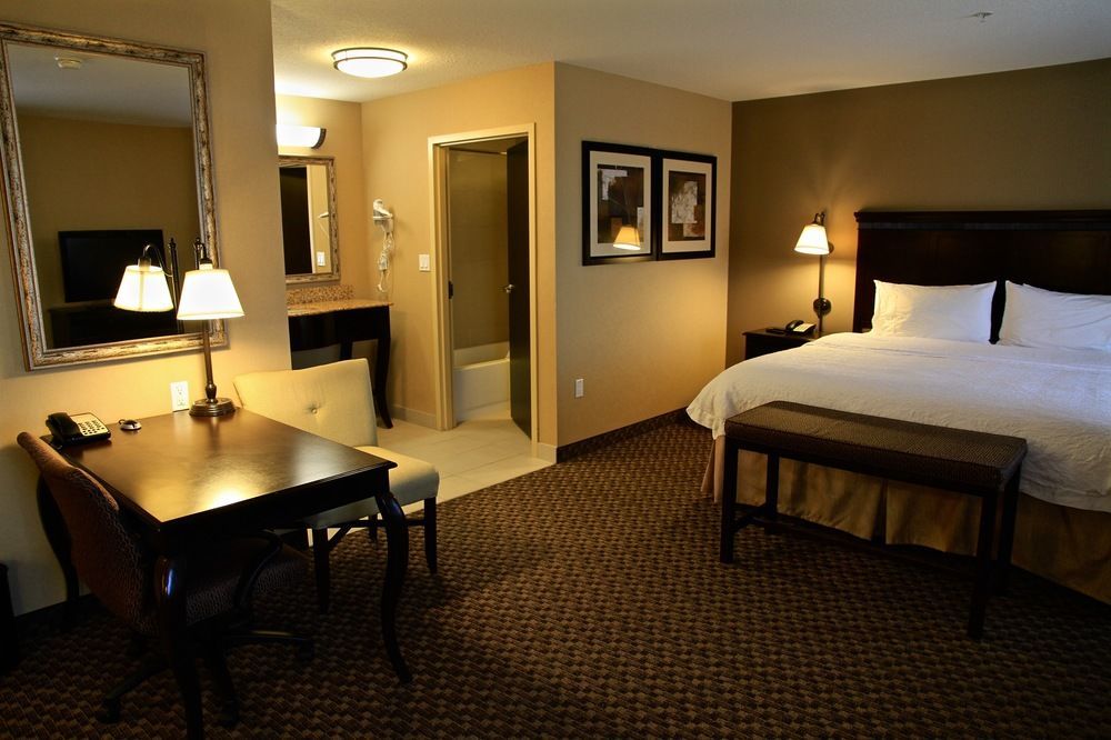 Hampton Inn & Suites Edmonton/West Екстериор снимка