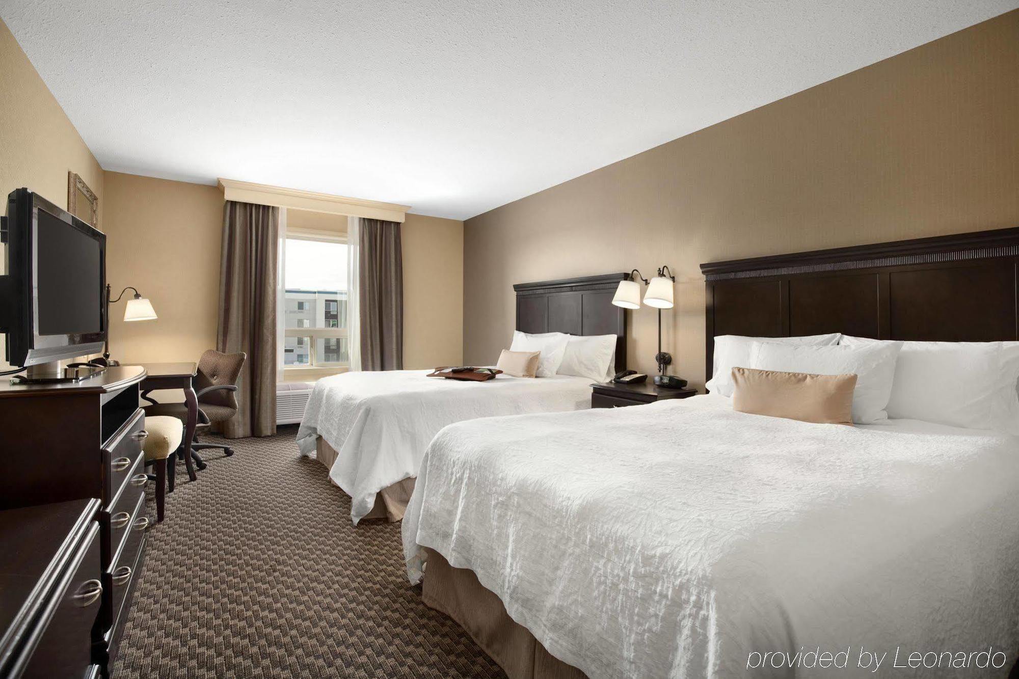 Hampton Inn & Suites Edmonton/West Екстериор снимка
