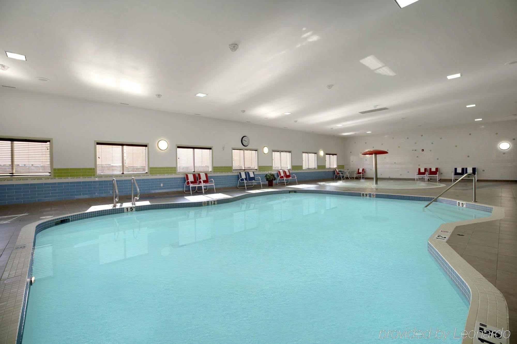 Hampton Inn & Suites Edmonton/West Екстериор снимка