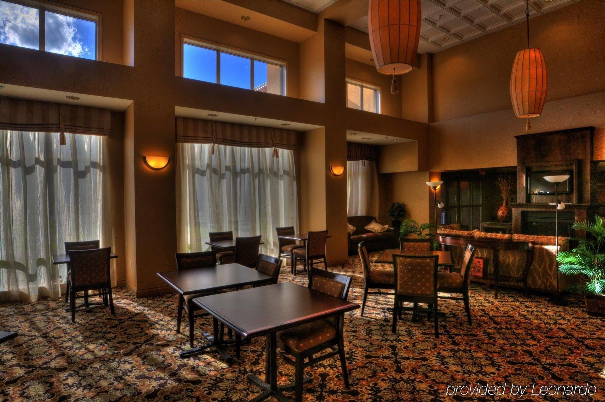 Hampton Inn & Suites Edmonton/West Ресторант снимка