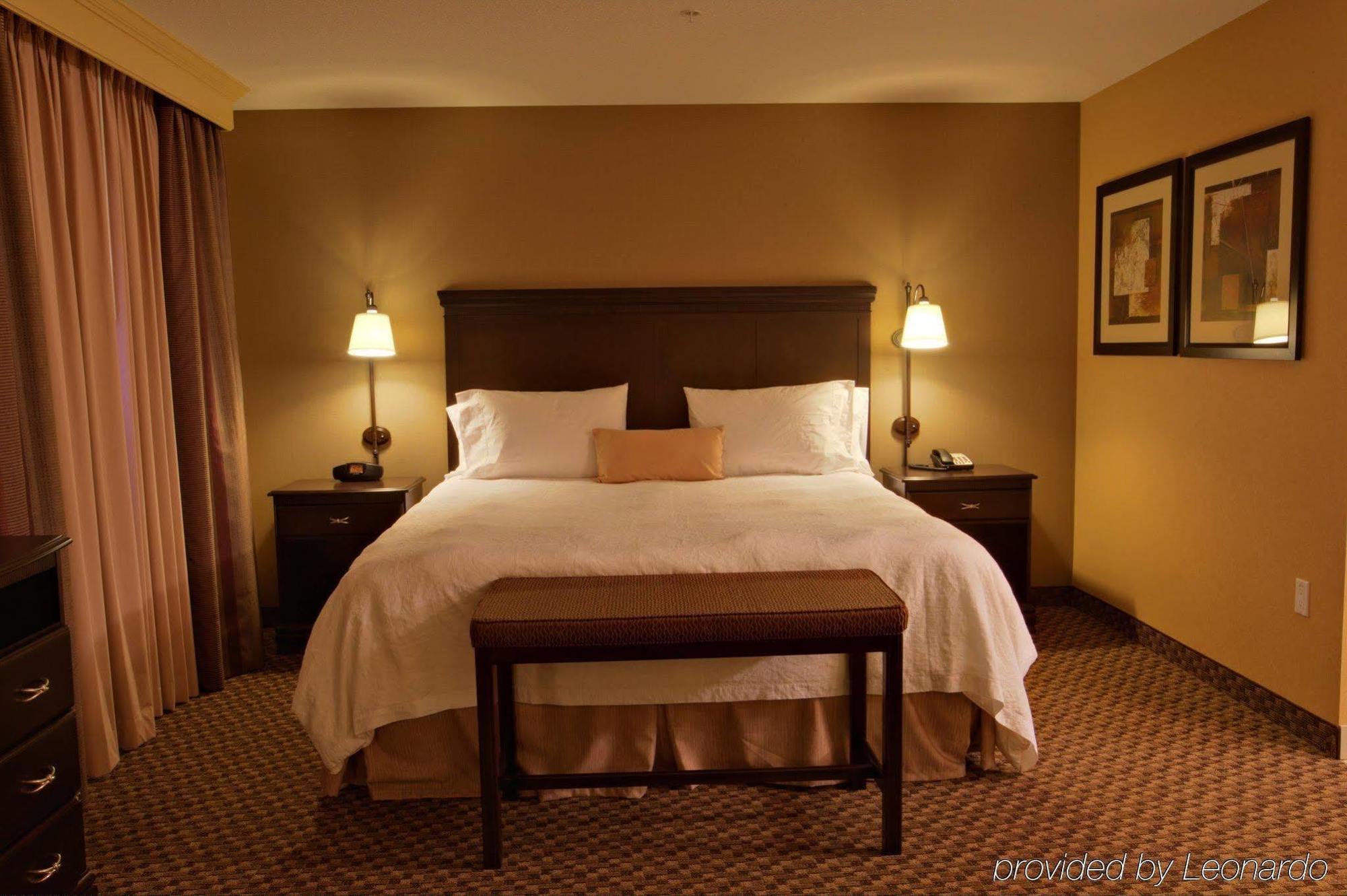 Hampton Inn & Suites Edmonton/West Стая снимка